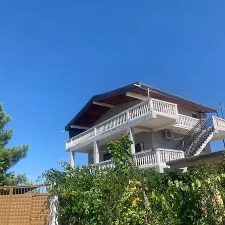 招待所 Albanian